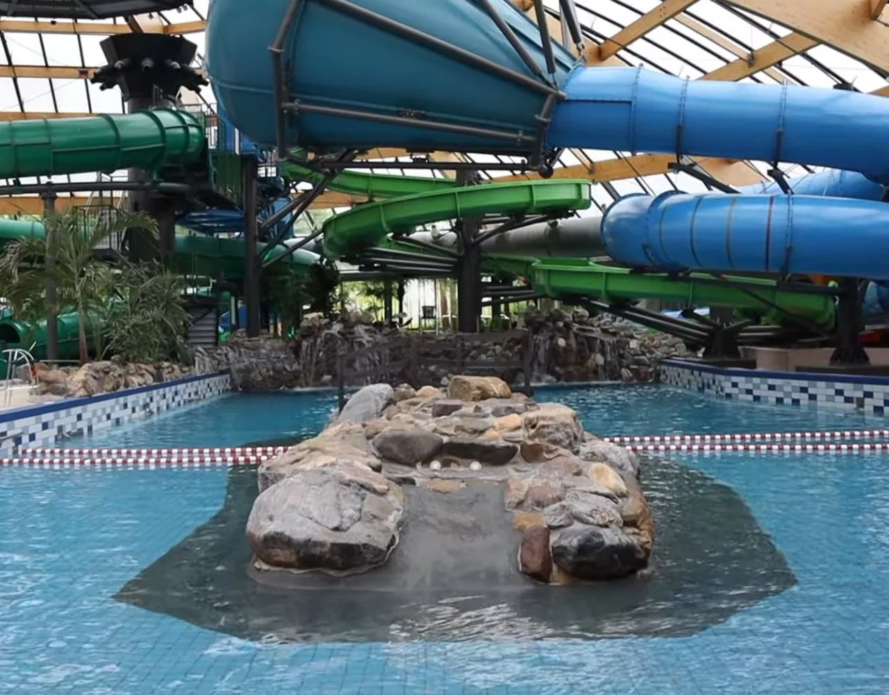 Schwimmbad im Landal De Lommerbergen