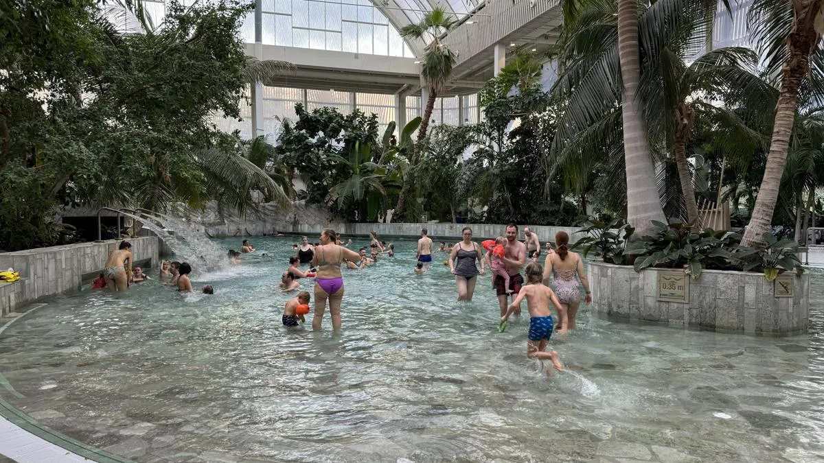 Wellenbad im Aqua Mundo des Center Parcs Park Allgäu Wellenbad im Aqua Mundo des Center Parcs Park Allgäu
