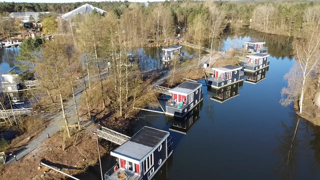 Hausboot im Center Parcs Bispinger Heide aus der Vogelperspektive
