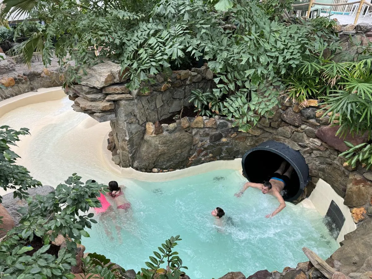 Aqua Mundo Wildwasserbahn im Center Parcs De Kempervennen