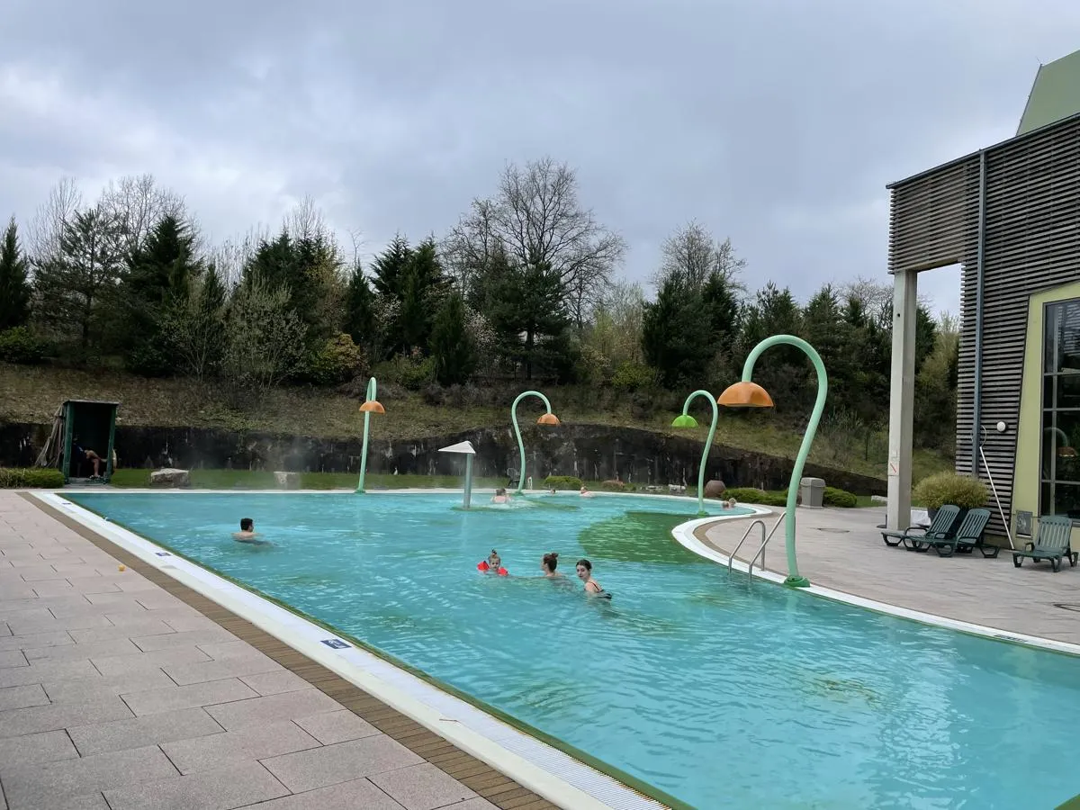 Aqua Mundo Außenbecken im Center Parcs Park Bostalsee