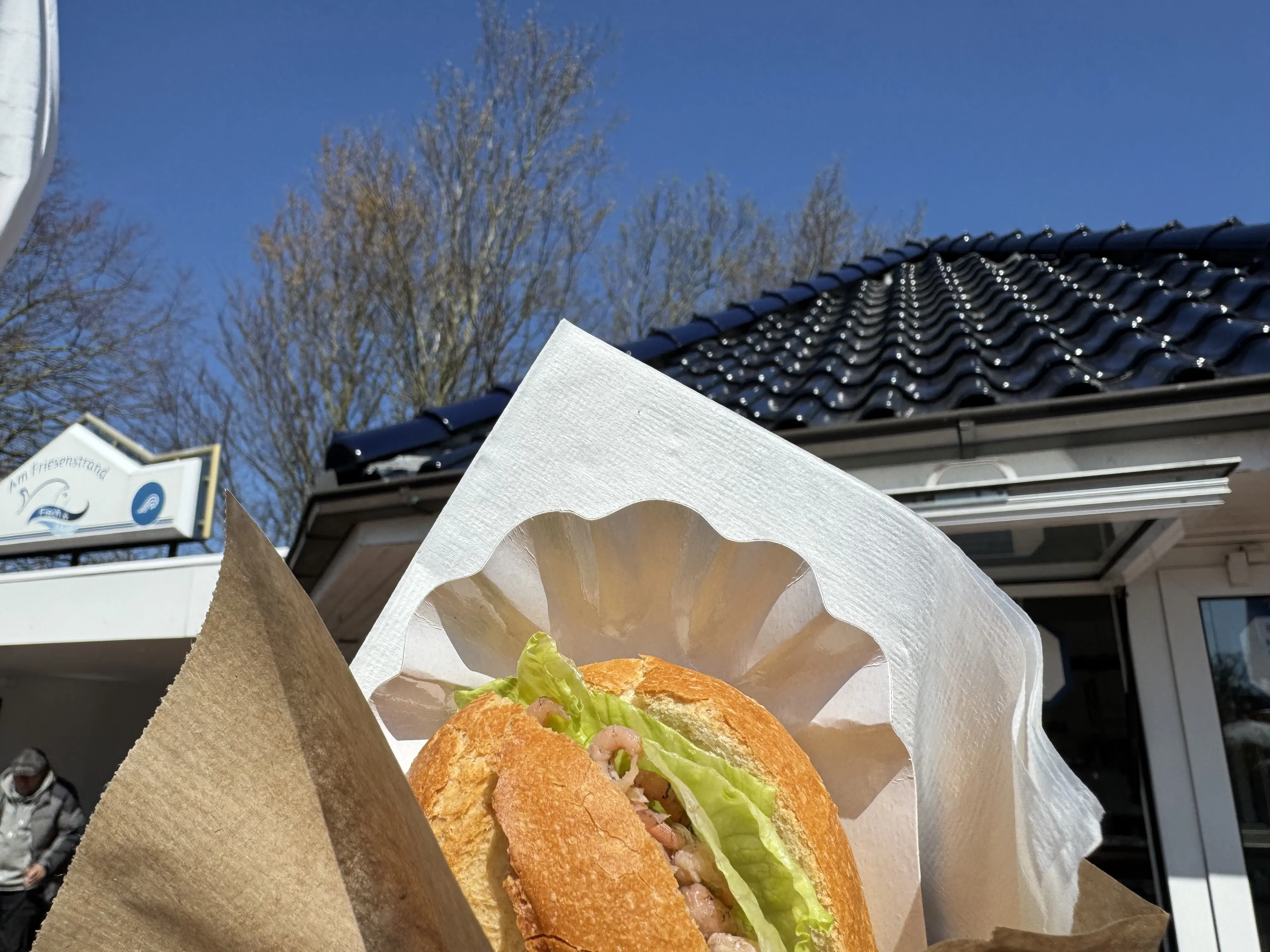 Krabbenbrötchen am Strandkiosk Am Friesenstrand