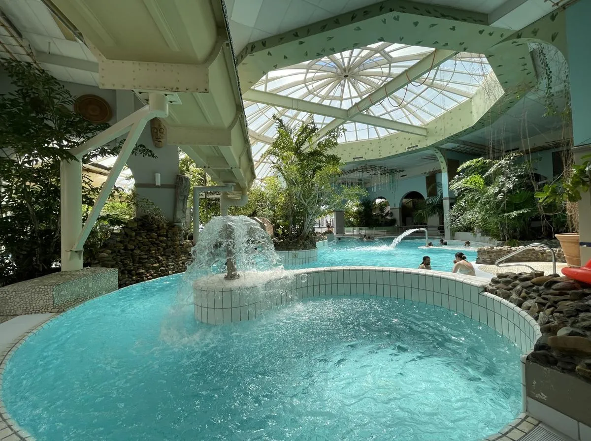 Aqua Mundo Innenbecken im Center Parcs Port Zélande