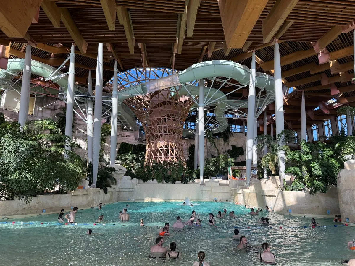 Aqua Mundo Innenbecken im Center Parcs Villages Nature Paris