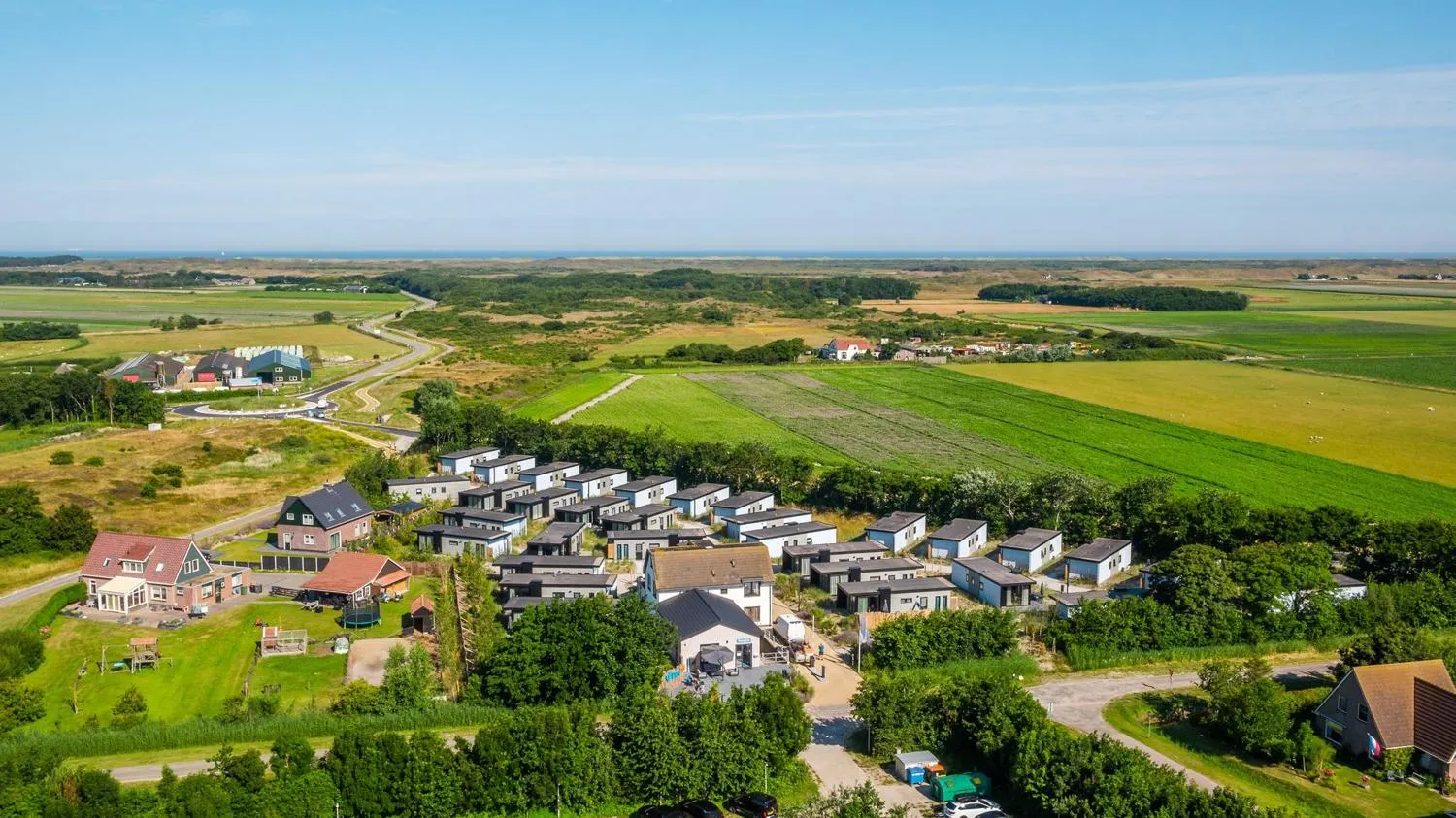 Übersicht des Parks mit Ferienhäusern und Gesamtanlage von oben