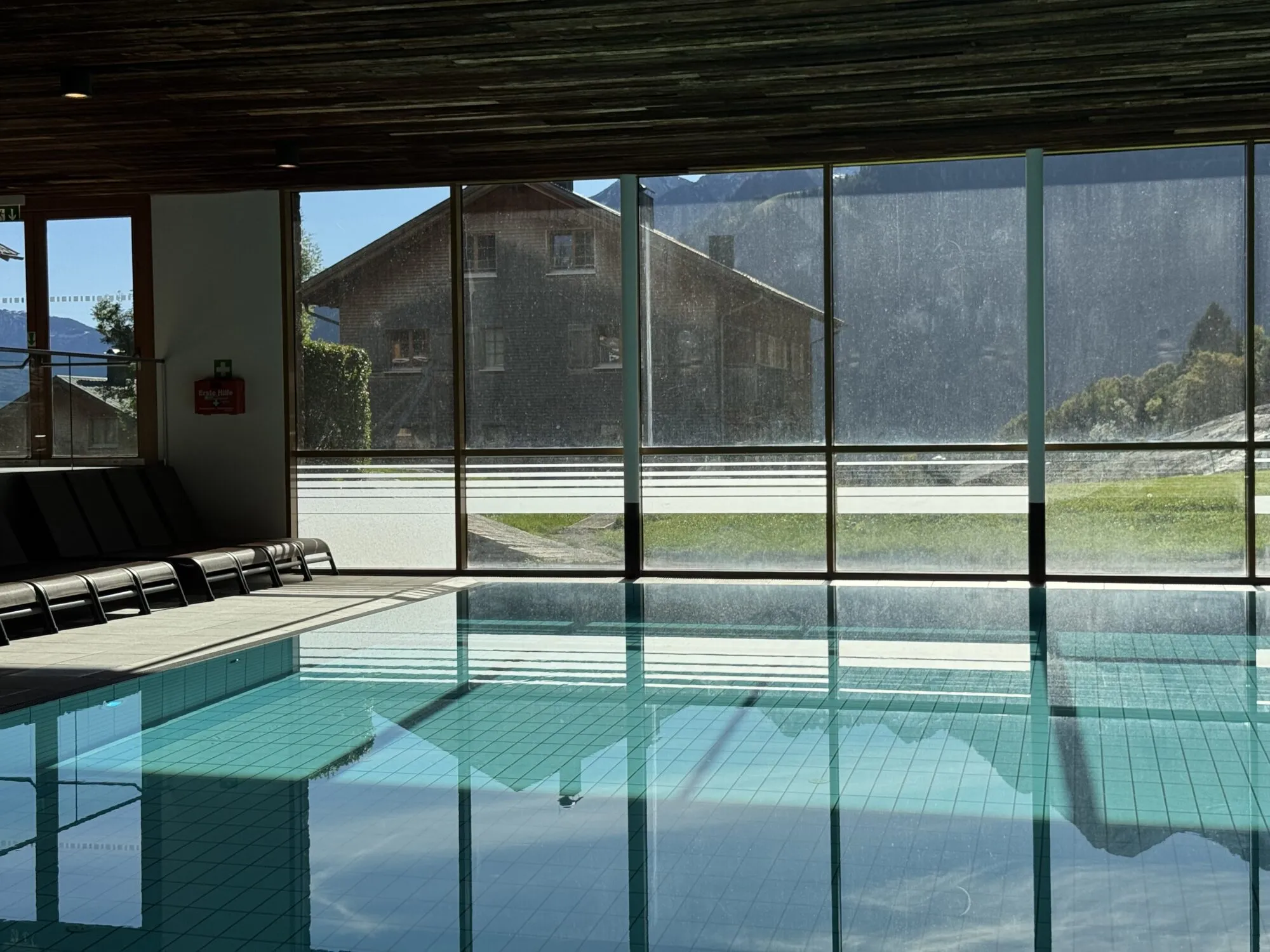 Wellnessbereich und Schwimmbad im Landal Brandnertal