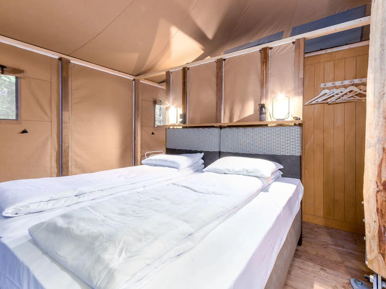 Landal Glamping Neufchâteau in Neufchâteau, Région Wallonne – Bild 11