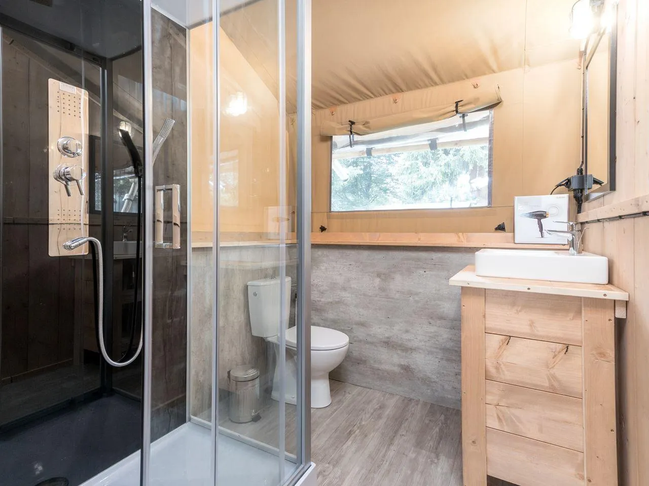 Landal Glamping Neufchâteau in Neufchâteau, Région Wallonne – Bild 13